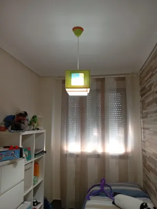 Lámpara infantil verde y multicolor