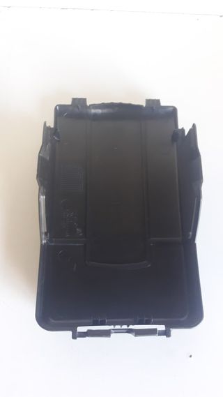 TAPA CAJA DE LA BATERIA - VW GOLF MK5