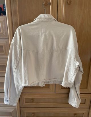 Chaqueta Crop Pull&Bear Tachuelas talla L