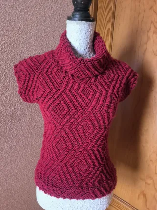 Jersey de punto rojo con cuello alto