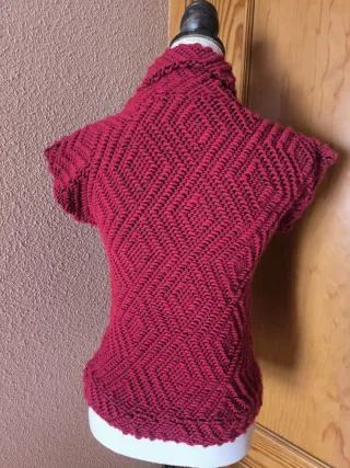 Jersey de punto rojo con cuello alto