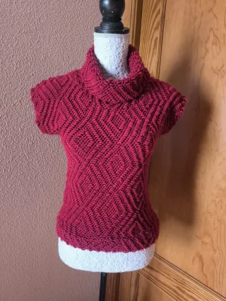 Jersey de punto rojo con cuello alto