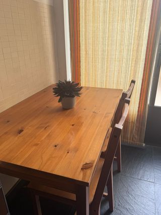 Mesa y 4 Sillas Madera Maciza