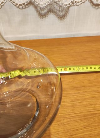 Licorera muy antigua de cristal soplado