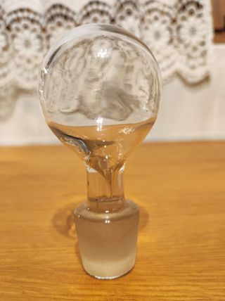 Licorera muy antigua de cristal soplado