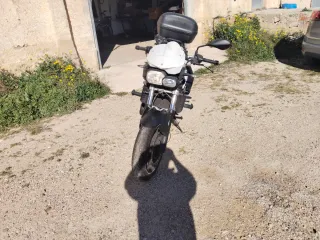 BMW F800R Naked Negra y Blanca