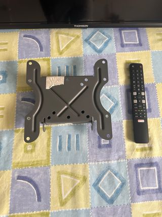 TV Thomson 32 pulgadas + soporte