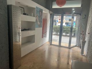 Local con licencia para peluqueria y estetica
