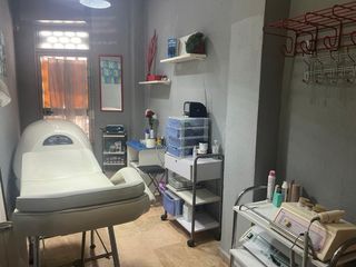 Local con licencia para peluqueria y estetica