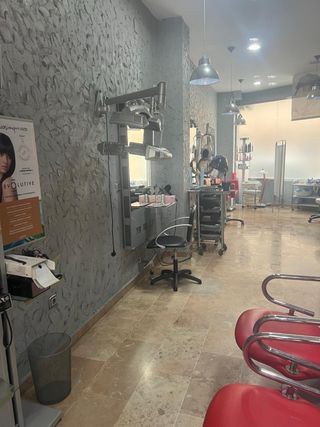 Local con licencia para peluqueria y estetica