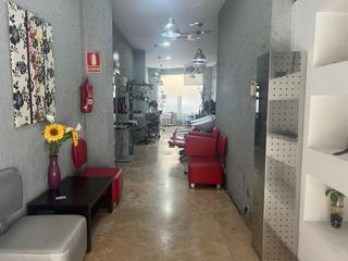 Local con licencia para peluqueria y estetica