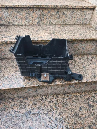 Caja batería golf 5 gti