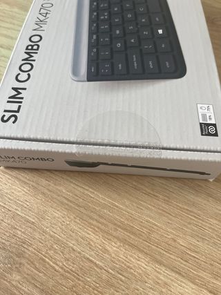 Logitech Slim Combo MK470 Tastiera e Mouse