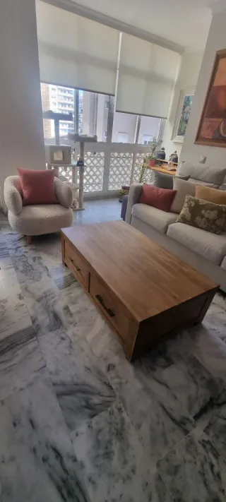 Mesa de centro de madera y mármol