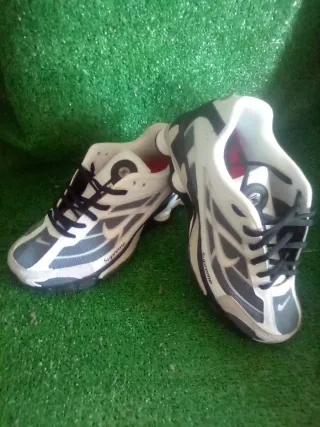 Zapatillas Nike Shox R4 Gris y Blanco