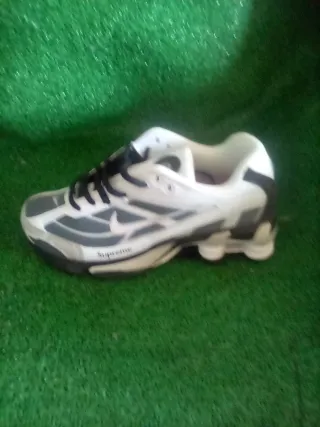 Zapatillas Nike Shox R4 Gris y Blanco