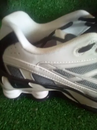 Zapatillas Nike Shox R4 Gris y Blanco