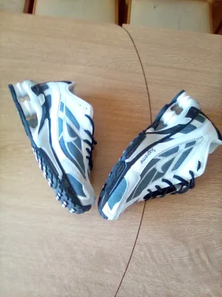 Zapatillas Nike Shox R4 Gris y Blanco