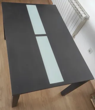 MESA DE COMEDOR marrón