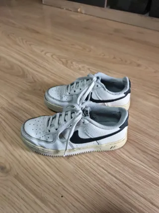 Zapatillas Nike Air Force 1 Blancas y Negras