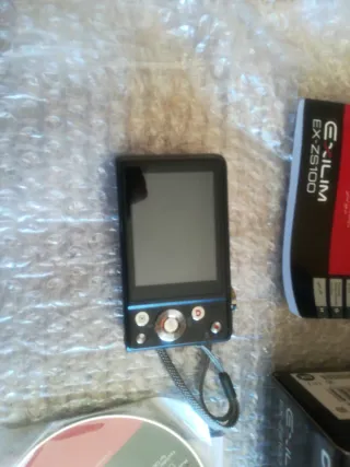 Cámara Casio EXILIM EX-ZS100