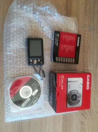 Cámara Casio EXILIM EX-ZS100