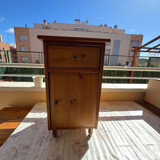 Mesilla de noche de madera