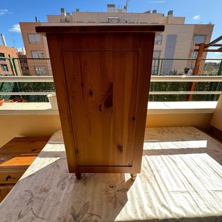 Mesilla de noche de madera