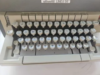 Máquina de escribir Olivetti Linea 98