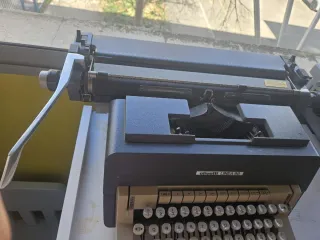 Máquina de escribir Olivetti Linea 98