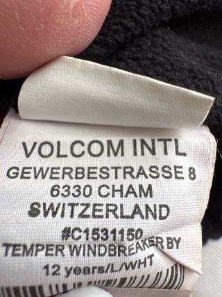 Chaqueta Bomber Volcom Rayas Negras y Blancas.