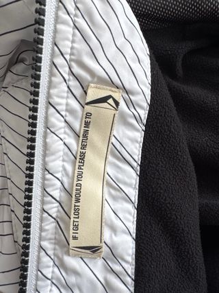 Chaqueta Bomber Volcom Rayas Negras y Blancas.