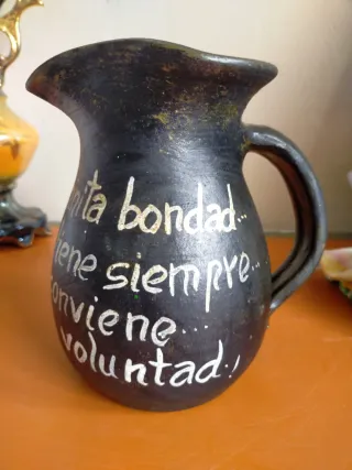 Jarra de vino  decorativa negra
