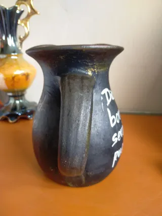 Jarra de vino  decorativa negra