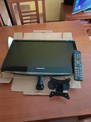 TV Samsung  20 pulgadas Negra con Mando