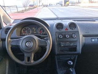 Volkswagen Caddy 2011
