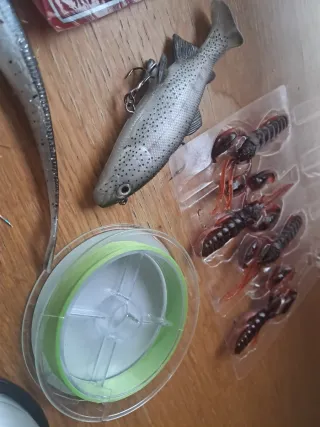 Lote señuelos pesca, hilo trenzado y fluorocarbono