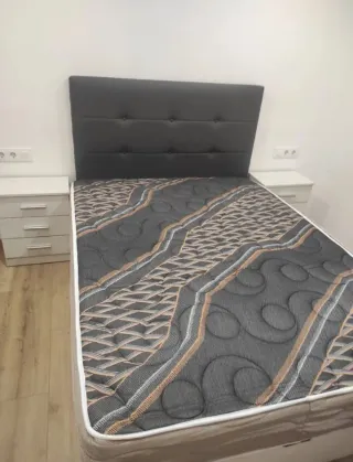 Canapé de madera con colchones viscoelástica