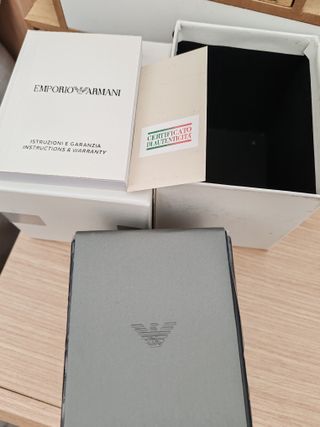 Reloj Emporio Armani Negro y Dorado