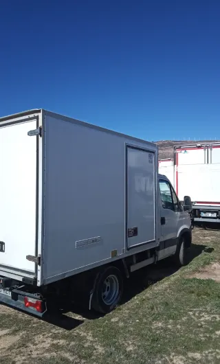 Iveco Daily isotermo frigorifico con ganchos carne