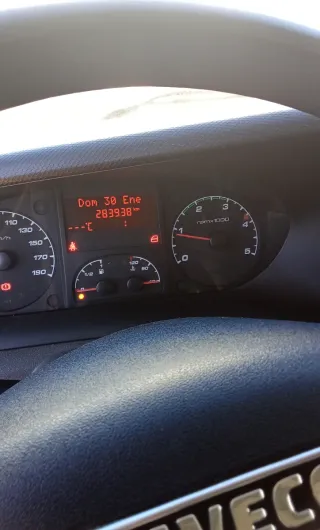 Iveco Daily isotermo frigorifico con ganchos carne