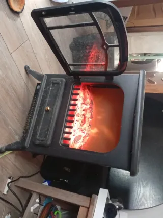 Estufa eléctrica tipo chimenea negra