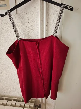 Traje de fiesta rojo con pedrería