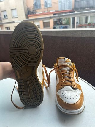 Zapatillas Nike Dunk Low Blancas y Amarillas