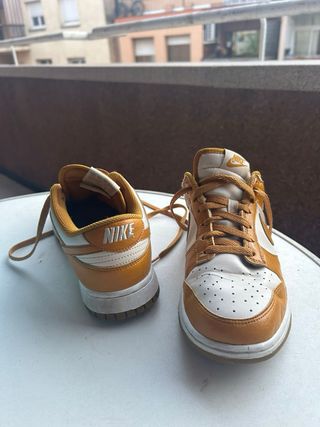 Zapatillas Nike Dunk Low Blancas y Amarillas