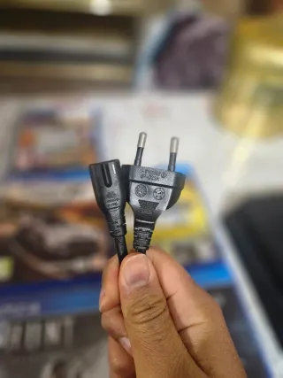 PS4 (PlayStation 4 slim) Negra