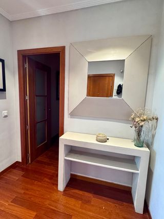 Consola y espejo de madera pintado