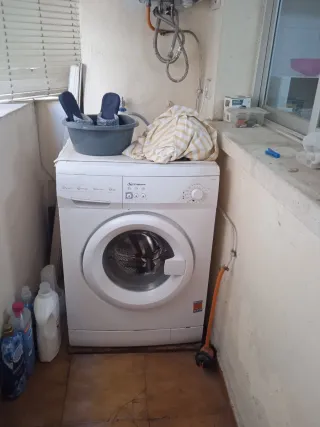 Lavadora blanca frontal