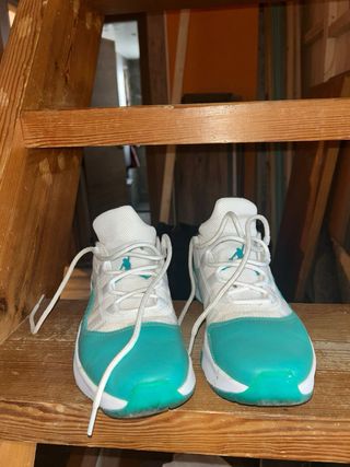 Jordan 11 Azul Turquesa y Blanco