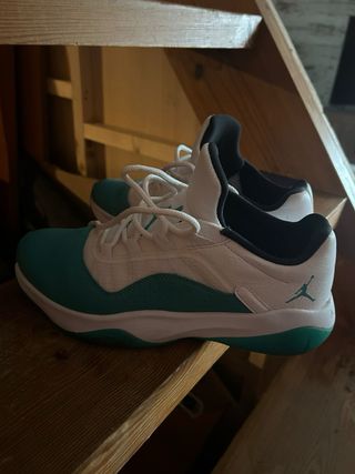 Jordan 11 Azul Turquesa y Blanco
